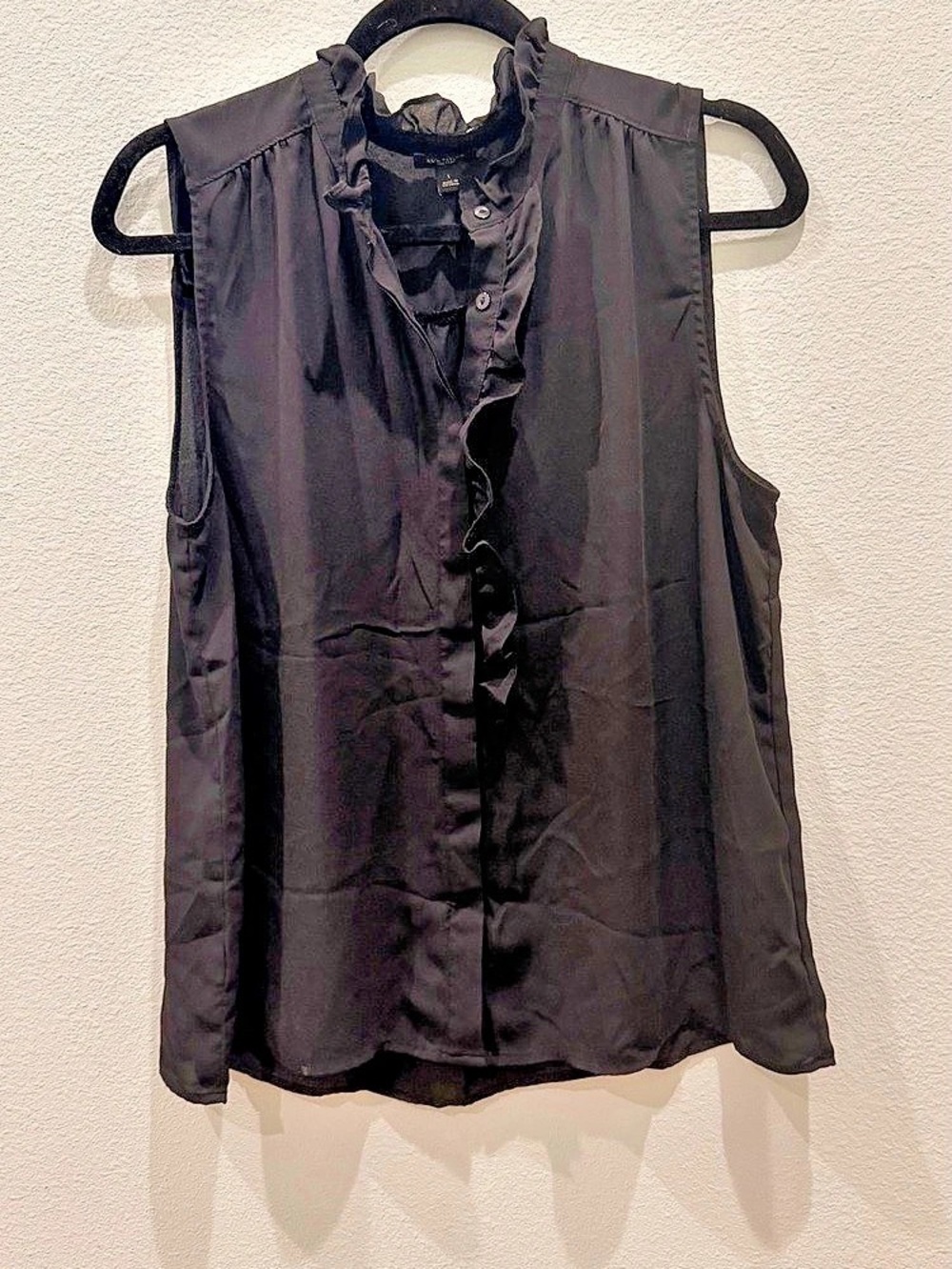 Ann Taylor Factory Ruffle Neck Sleeveless Blouse in Black Size Large